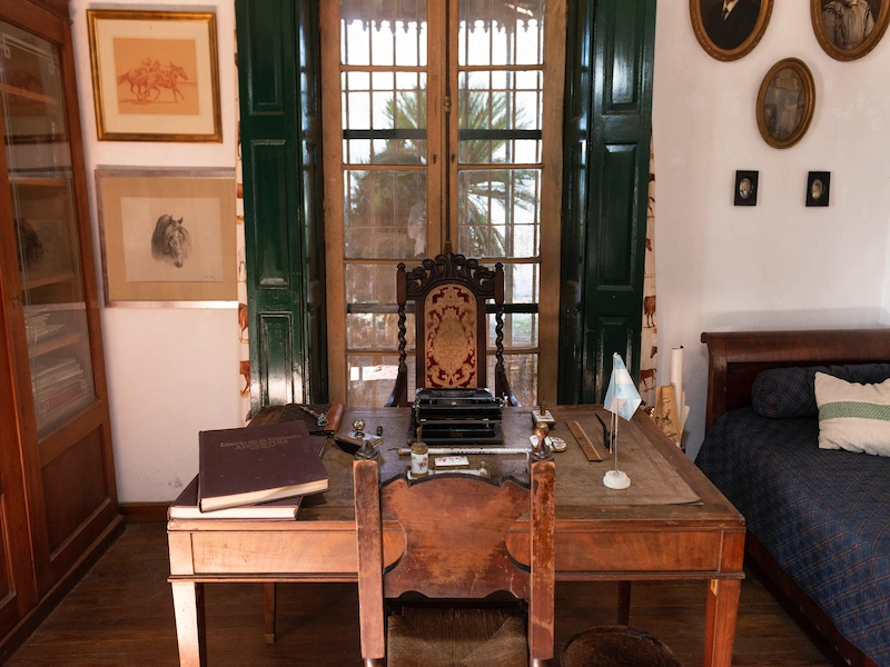 Work desk in El Studio